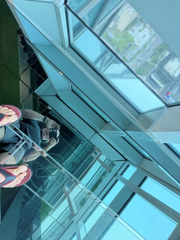 Mirrors at the top of Taipei 101 Mirrors at the top of Taipei 101